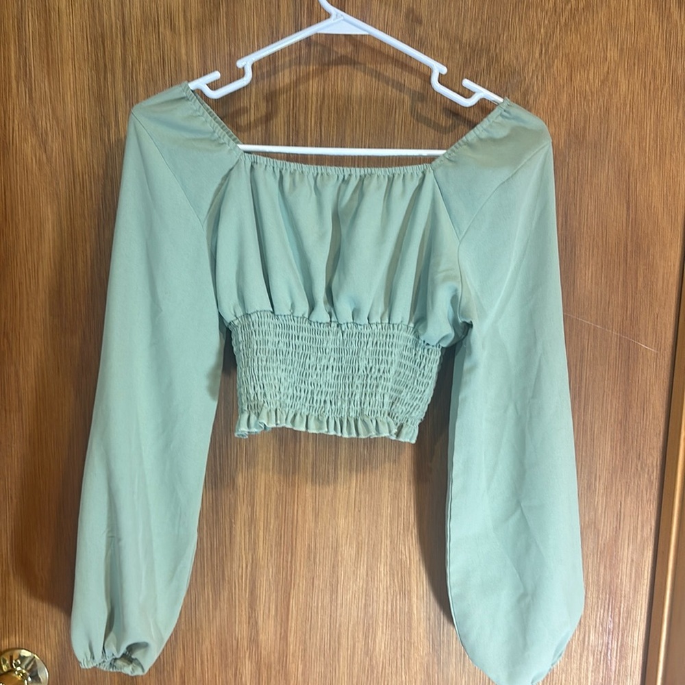 Long sleeve crop top